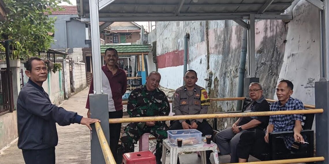 Bhabinkamtibmas Polsek Cikole dan Babinsa Laksanakan Giat Sambang Warga