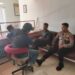 Bhabinkamtibmas Desa Perbawati Polsek Sukabumi Melaksanakan kegiatan Dialogis dengan Perangkat Desa