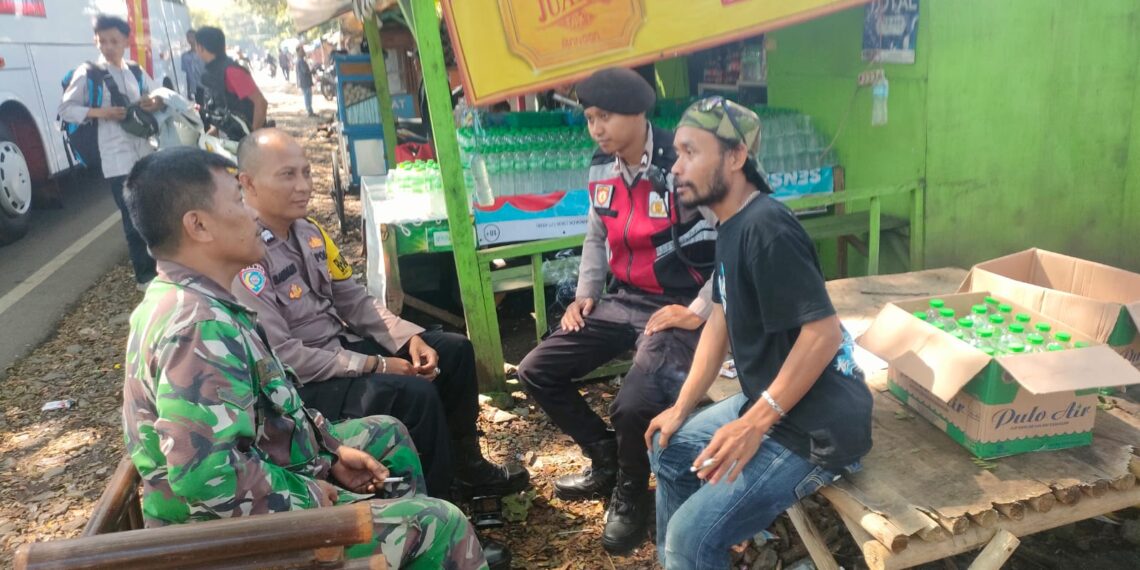 Gelar Cooling System Pemilu Damai. Sinegritas TNI-Polri Sambangi Warga Jalur lingkar selatan