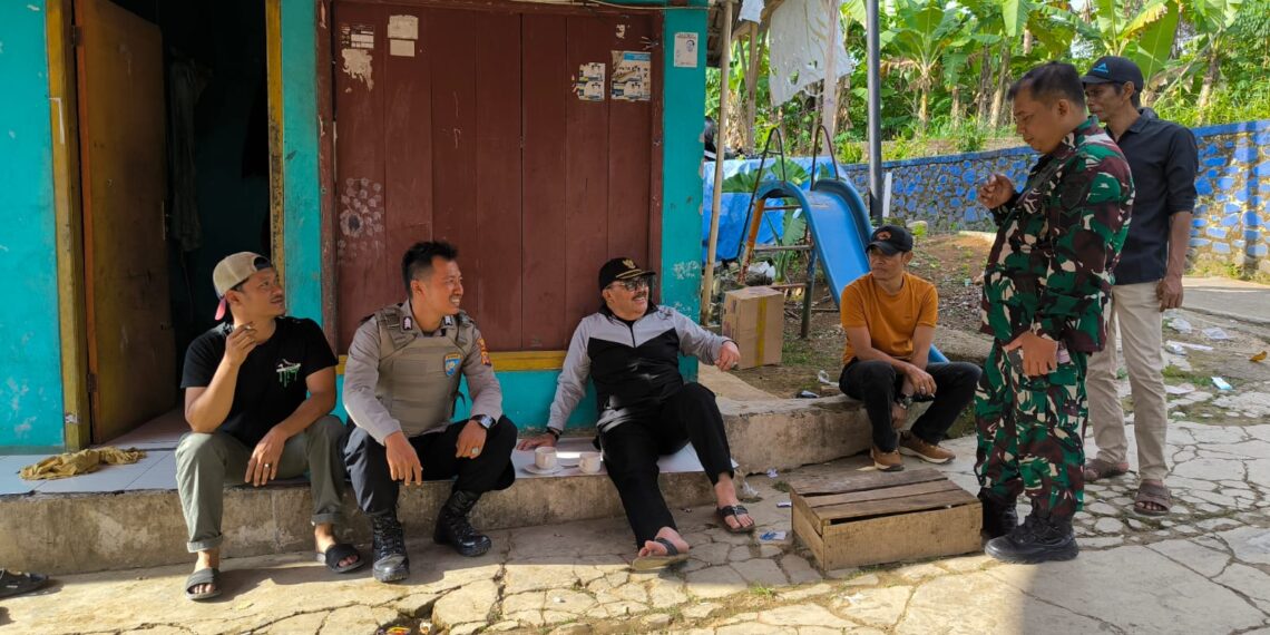 Bhabinkamtibmas Polsek Sukaraja lakukan patroli dan himbauan di wilayah binaannya
