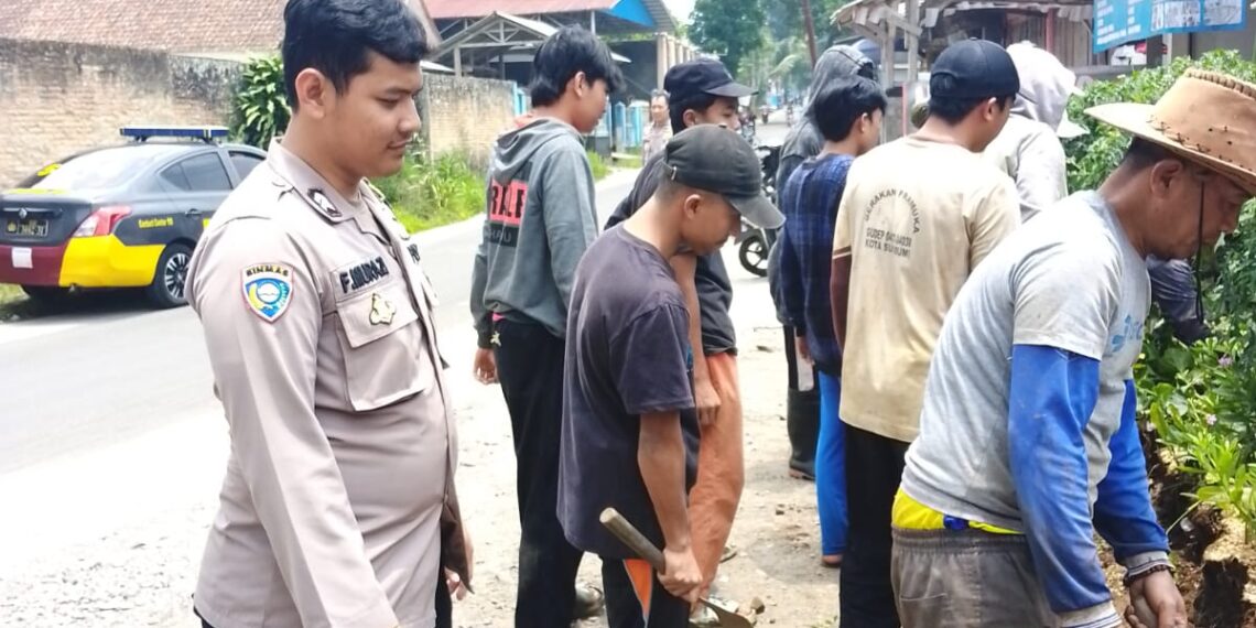 BHABINKAMTIBMAS DESA SEMPLAK SAMPAIKAN PESAN KAMTIBMAS