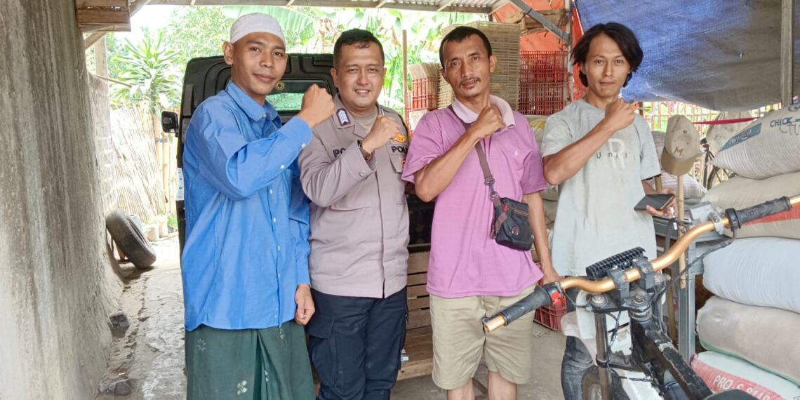 Wujudkan Kedekatan Dengan Warga, Bhabinkamtibmas Polsek Kebonpedes Desa Sasagaran Sambangi Warga Binaanya Jelang Pilkada 2024