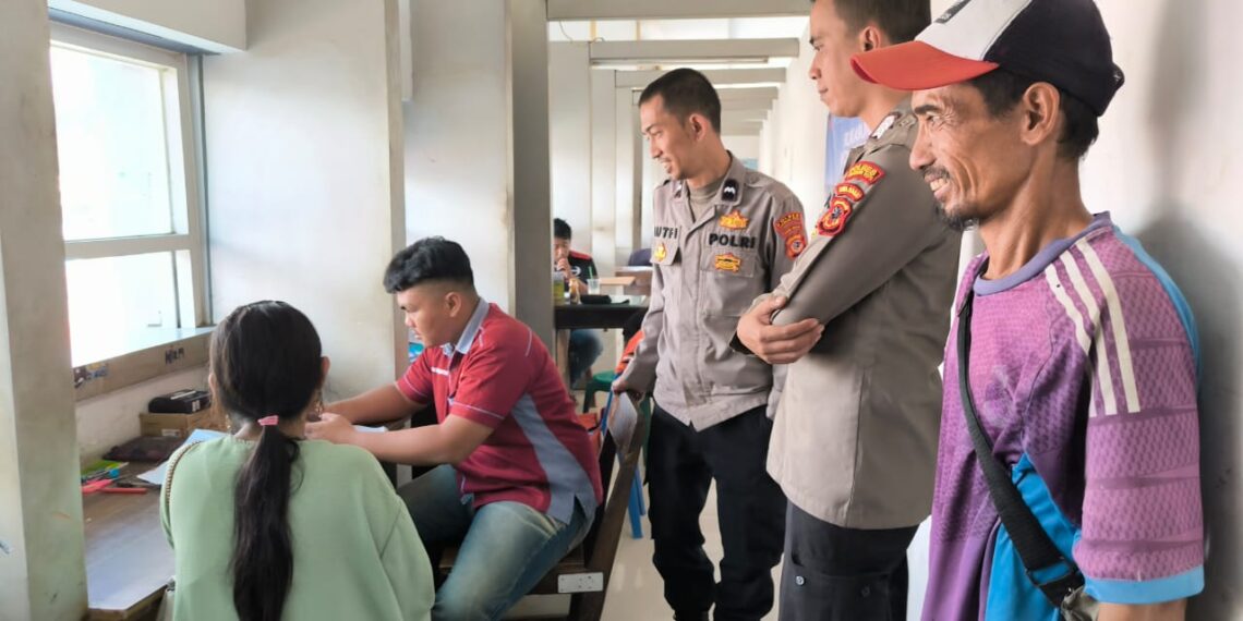 Tingkatkan Kamtibmas dan Jaga Kondidsifitas Pilkada Serentak 2024, Bhabinkamtibmas Patroli dialogis merupakan salah satu metode yang efektif dalam membangun hubungan yang baik antara Polisi dan masyarakat.