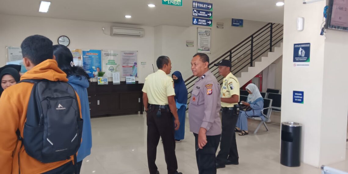 Jaga Kondusifitas Pilkada Serentak 2024 Panit Samapta Polsek Cikole Laksanakan Giat Sambang Dengan Satpam