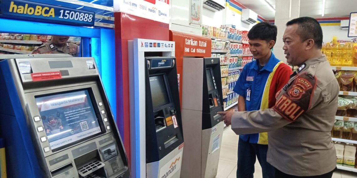 Pantau Dan Cek Mesin ATM oleh Anggota patroli Polsek Lembursitu-Polres Sukabumi Kota Pesta Demokrasi Pemilu Damai Serentak 2024
