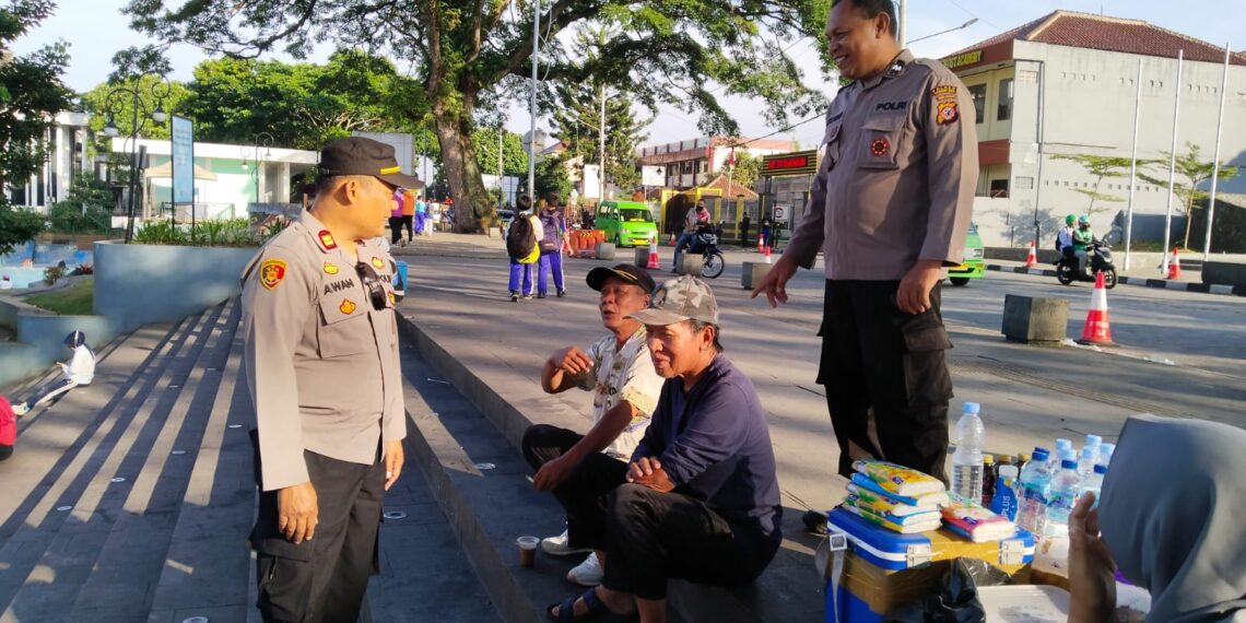 Unit Samapta Polsek Cikole Tingkatkan Patroli dan Sambang Menjelang Pilkada Serentak 2024