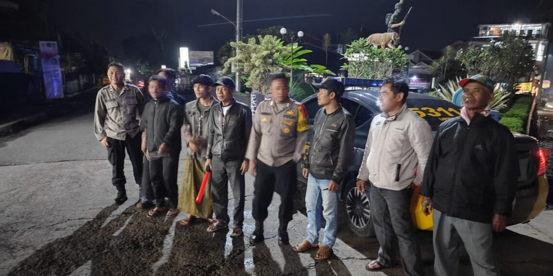 Jaga Kondusifitas Pilkada Serentak 2024, Polsek Sukalarang Sukabumi Gencarkan Patroli