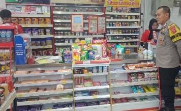 Bhabinkamtibmas Polsek Cireunghas Gelar Patroli Dialogis Ke Minimarket, Sampaikan Himbauan Kamtibmas