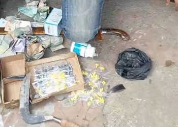 Warga Gerebek Kios Penjual Obat Keras. Tiga Orang Diamankan. Seribu Butir Jadi Bukti
