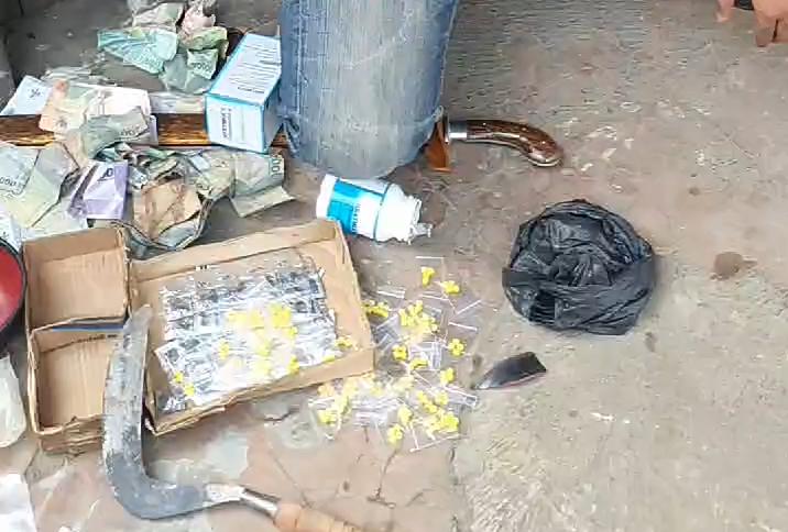 Warga Gerebek Kios Penjual Obat Keras. Tiga Orang Diamankan. Seribu Butir Jadi Bukti