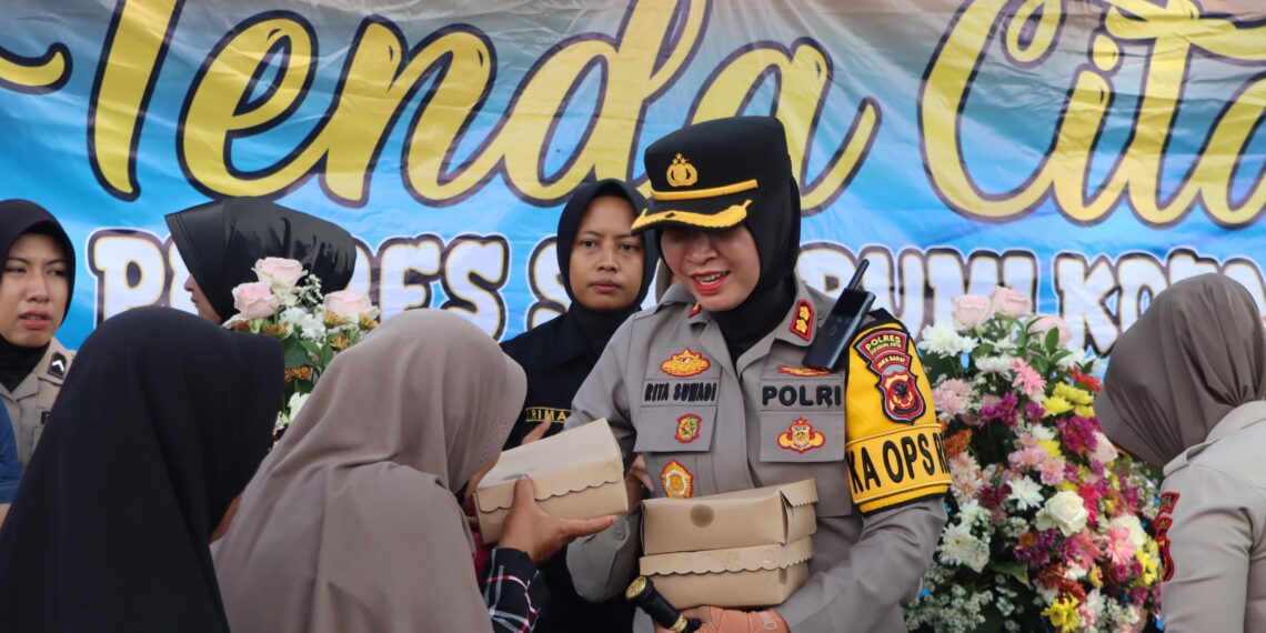 Launching Tenda Cita, Kapolres AKBP Rita Suwadi Bagi-bagi Nasi Kotak