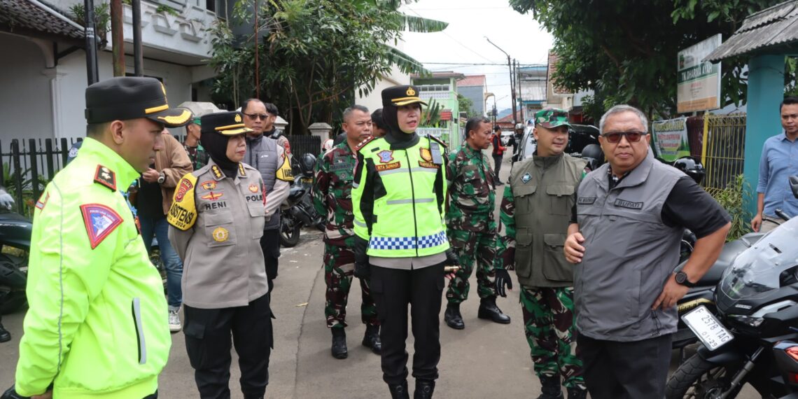Pastikan Kondusif, Kapolres Sukabumi Kota Pantau Proses Pemungutan Suara