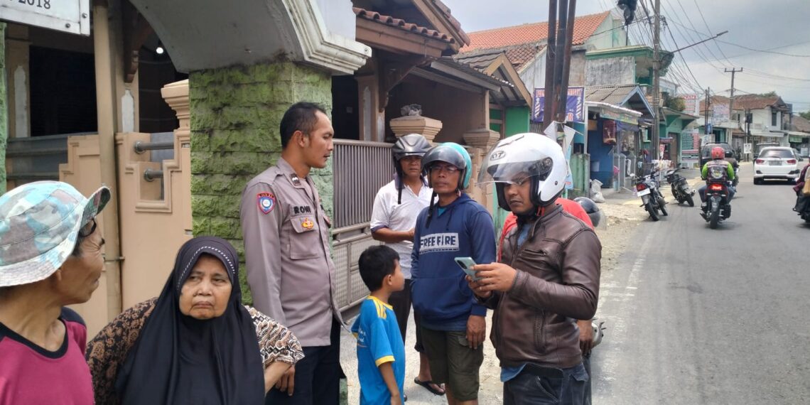 Ciptakan Pemilu Damai 2024. Bhabinkamtibmas sambangi warga wujudkan situasi kondusif