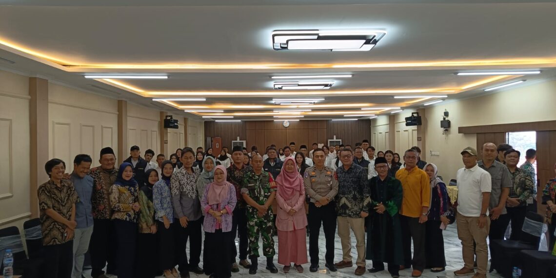 60 Anggota PTPS Kecamatan Baros resmi dilantik, Polsek Baros hadiri Pengambilan Sumpah Jabatan di Aula Hotel Tamansari