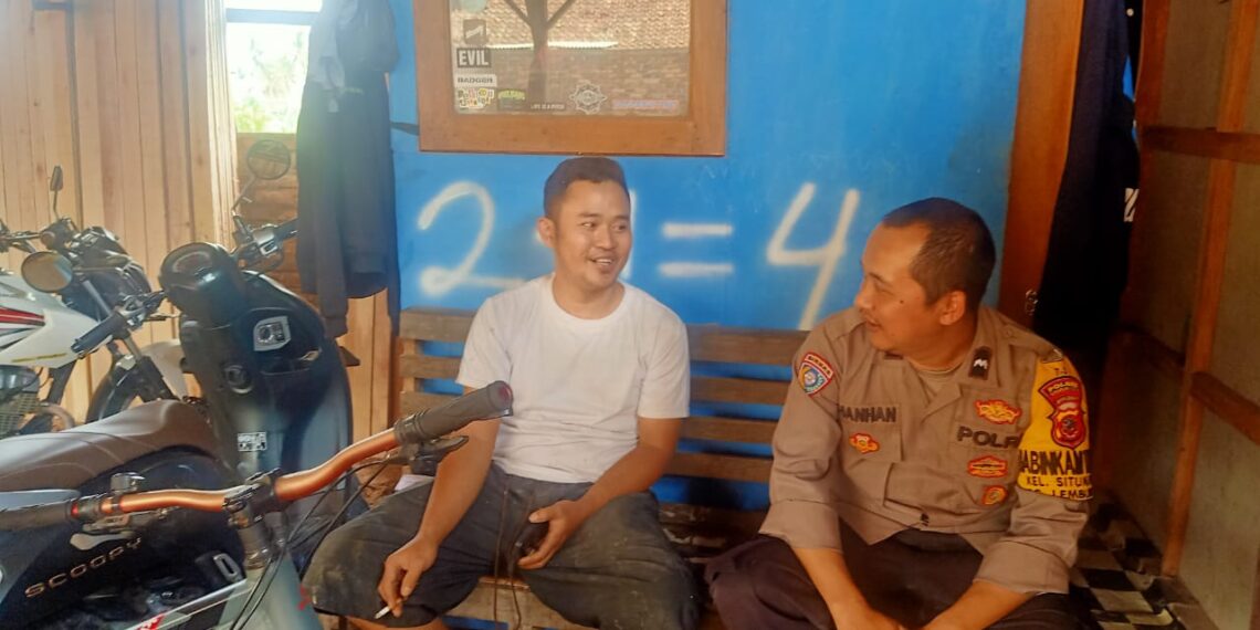 Bhabinkamtibmas Polsek Lembursitu sambangi warga binaan berikan himbauan kamtibmas