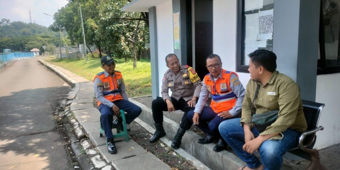 Perkuat Harkamtibmas Di Pilkada 2024, Bhabinkamtibmas Sambang gelar cooling system bersama Staf Kemenhub