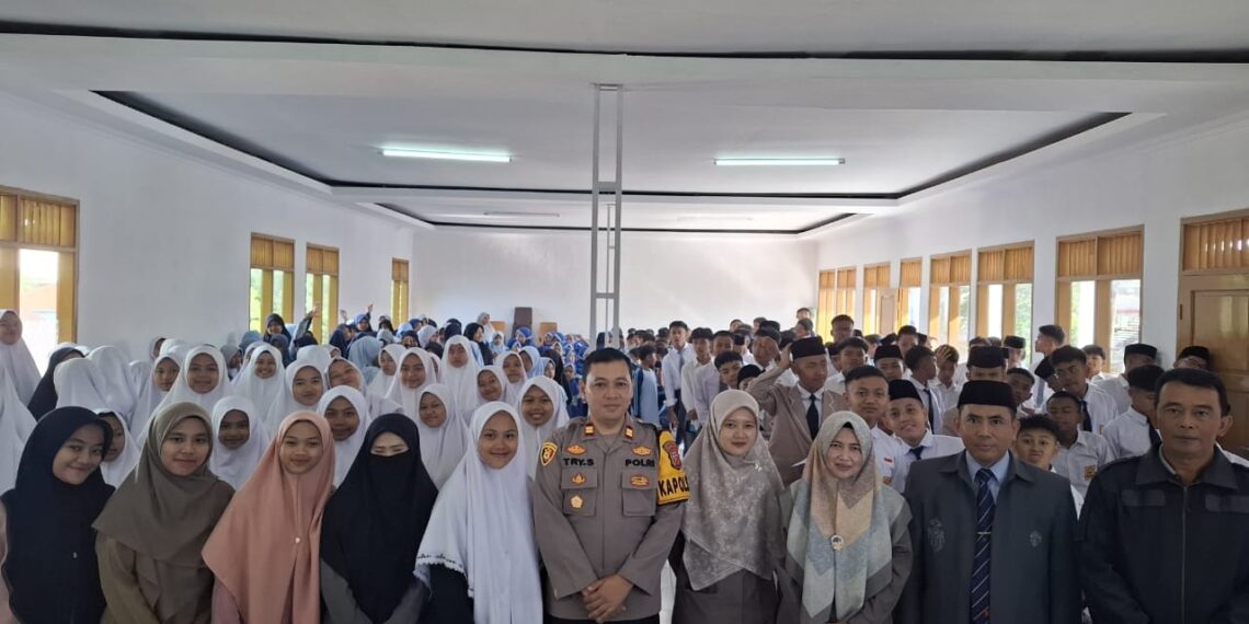 Kapolsek Kebonpedes Penyuluhan Dengan Materi Narkoba Dan Bullying Bagi Pelajar Al Firdaus