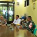 Koordinasi Tiga Pilar, Bhabinkamtibmas Polsek Cireunghas Maksimalkan Keamanan Di Desa Binaan Jelang Pilkada