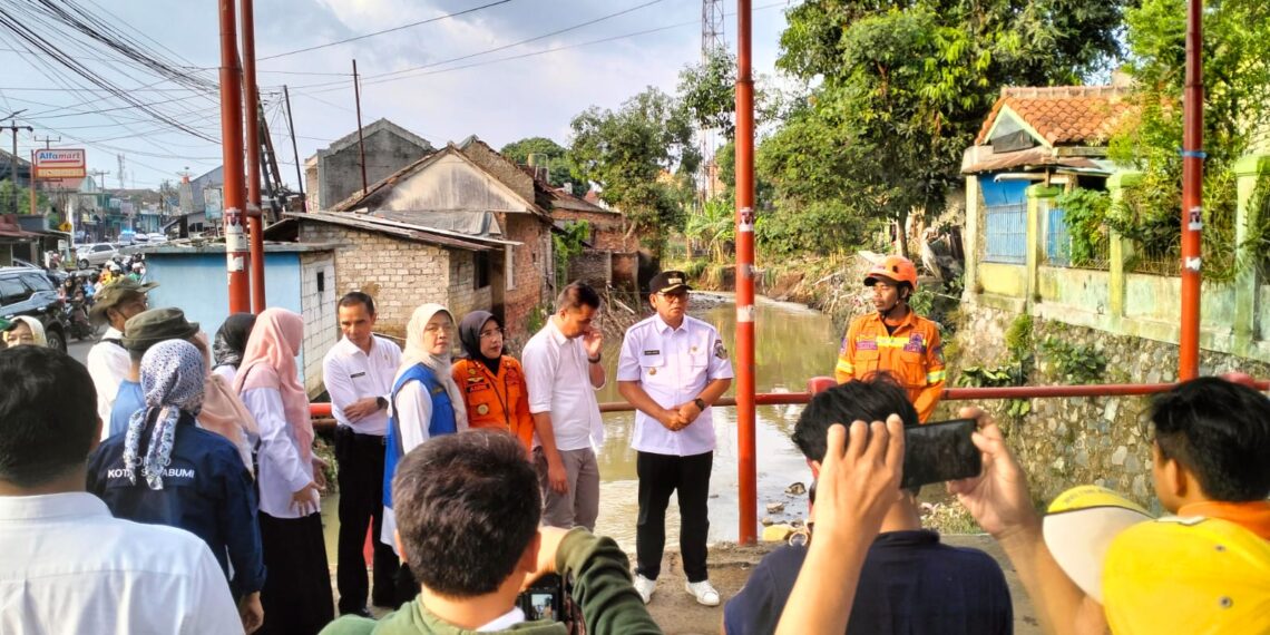 Kapolres Sukabumi Kota bersama Forkopimda Gelar Konseling (Trauma Healing) Korban Bencana Limpasan Sungai Cisuda Baros