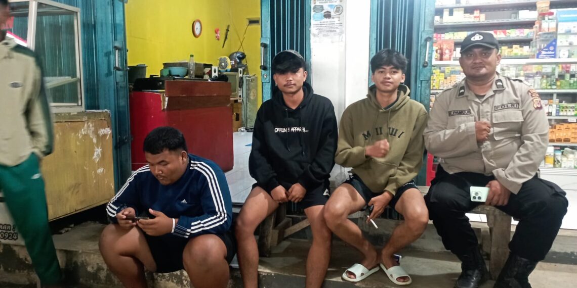 Patroli Dialogis Anggota Polsek Kebonpedes Sampaikan Himbauan Kamtibma Pilkada Serentak 2024 Wilayah