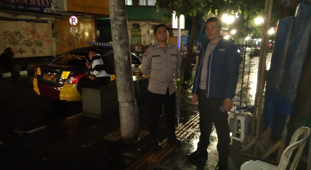 Patroli Polsek Cikole Laksanakan Giat Dialogis Dengan Satpam