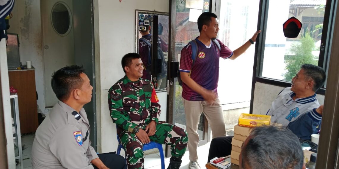 Polsek Gunungguruh Bersinergi dengan Babinsa Sambangi Warga Untuk Tingkatkan Harkamtibmas pilkada serentak 2024