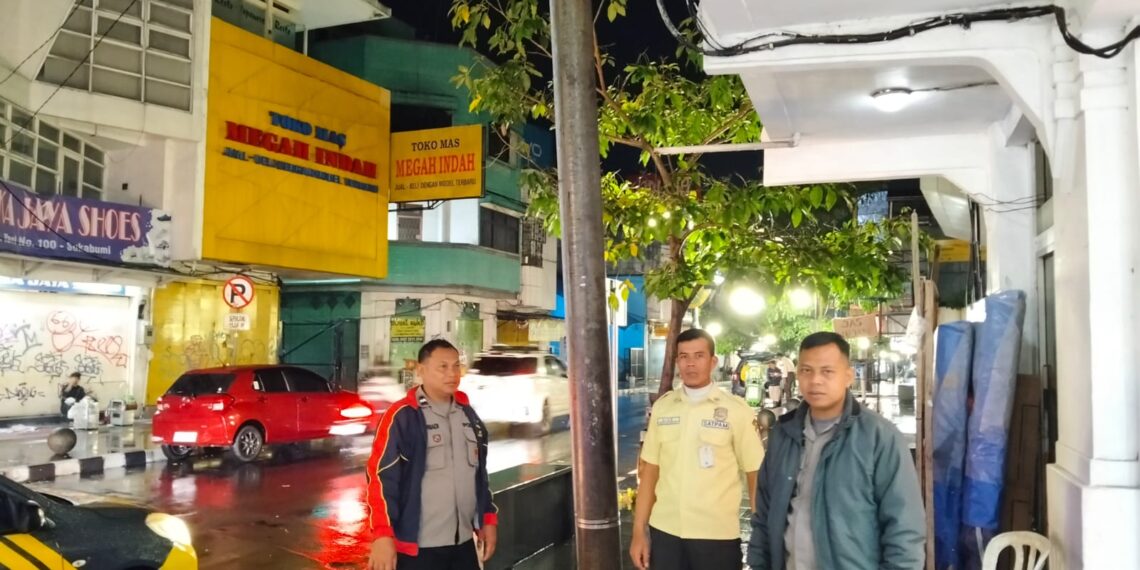 Polsek Cikole Laksanakan Patroli Dialogis Dengan Satpam