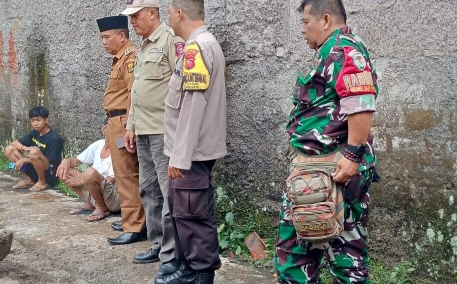 Polsek Gunungguruh Bersinergi Bersama Babinsa Sambangi Warga