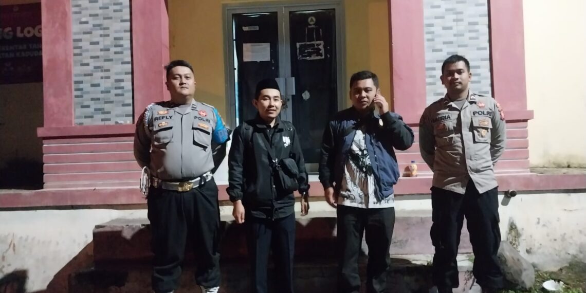 Polsek Kadudampit melaksanakan patroli