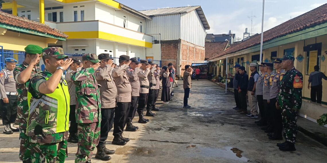 Polsek Sukabumi Melaksanakan Apel Persiapan dan Pelaksanaan Distribusi Kotak Surat Dari PPK Ke Masing masing TPS di wilkum Polsek Sukabumi