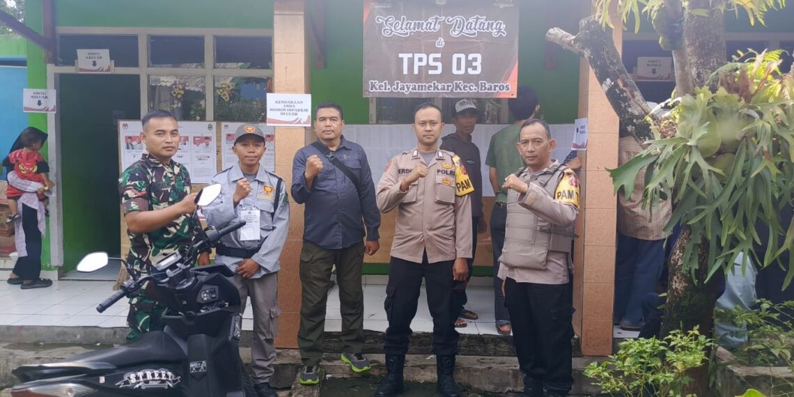 Jaga Kondusifitas Pilkada 2024. Sinegritas TNI-Polri Lakukan Pengamanan TPS