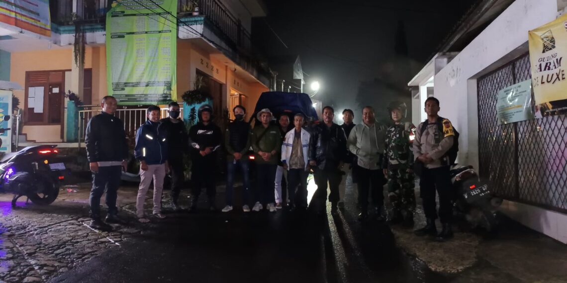 Pengawalan dan Pengamanan Pergeseran Kotak Suara Pilkada tahun 2024 yang dilaksanakan oleh Anggota PAM TPS Polsek Sukaraja