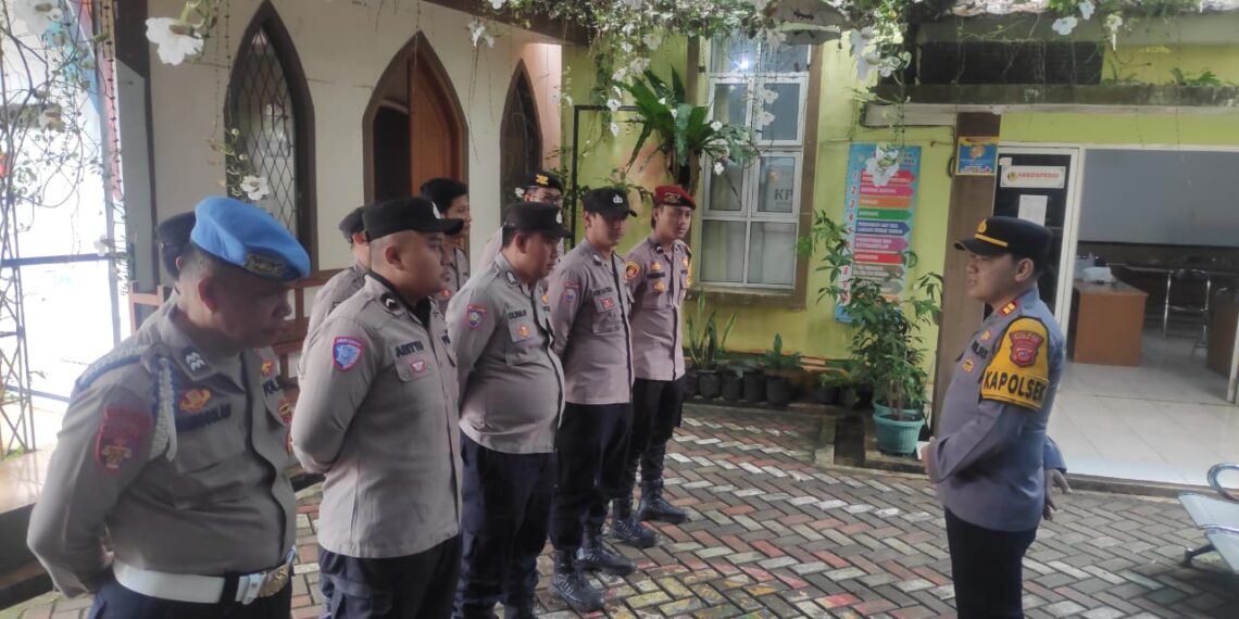 Polsek Kebonpedes Jaga Ketat Tempat Penyimpanan Hasil Pencoblosan Surat Suara Pilkada Serentak