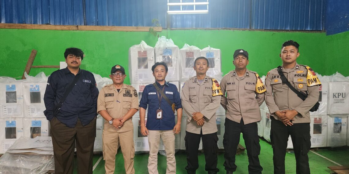 Polsek sukaraja laksanakan Pengamanan Logistik Surat Suara Pilkada