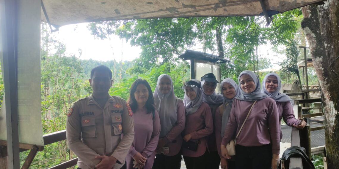 Polsek Kadudampit melaksanakan patroli
