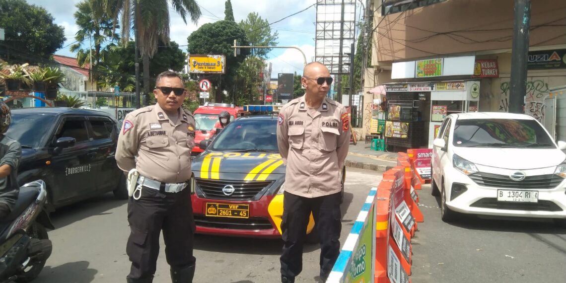 Polsek Cikole Laksanakan Patroli Dialogis Dengan Warga
