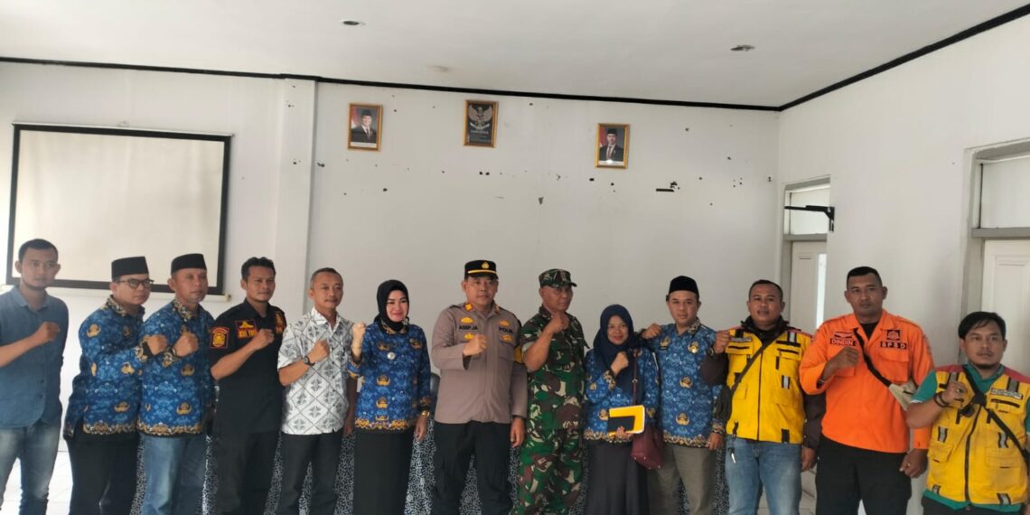 Kapolsek Sukalarang Hadiri Rapat Koordinasi Persiapan Rekapitulasi Pilkada Serentak 2024 Tingkat Kecamatan