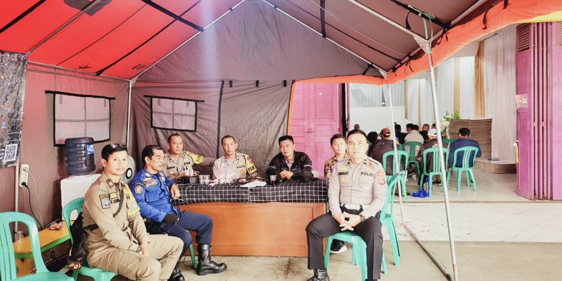 Pastikan berjalan Kondusif. Polsek Baros lakukan pengamanan Pleno Pilkada 2024