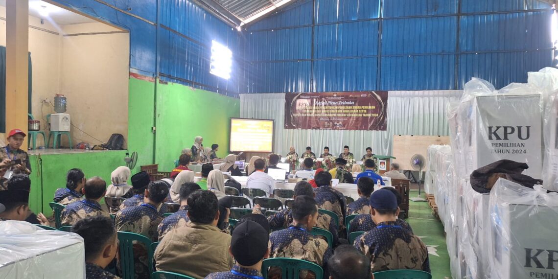 Kapolsek Sukaraja Hadiri dan Lakukan Pengamanan Rapat Pleno Pilkada 2024 Tingkat Kecamatan