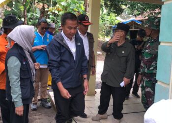 Pj Gubernur Jabar Tinjau Lokasi Pergerakan Tanah di Sukabumi, Fokus Pada Evakuasi dan Relokasi Warga