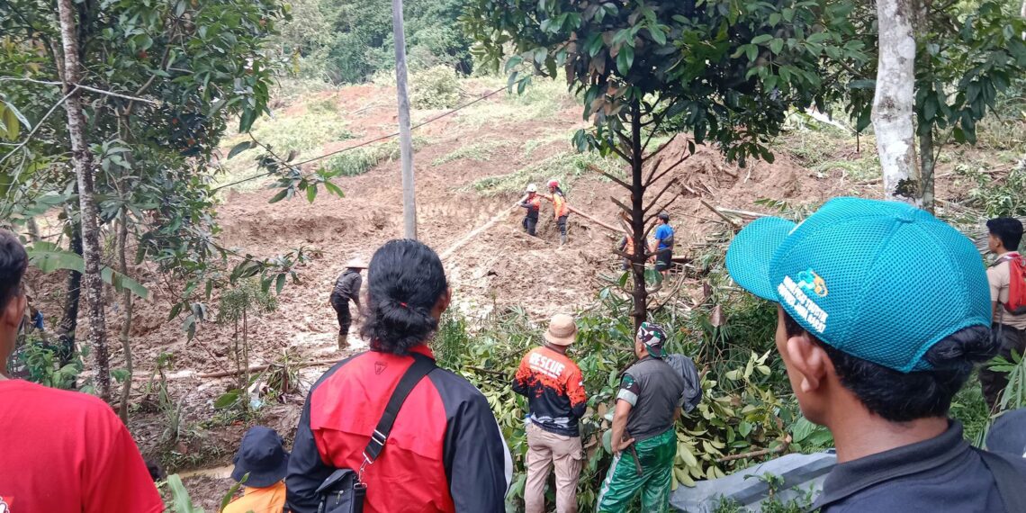 Nenek Emah Korban Tertimbun Longsor di Gegerbitung Belum Ditemukan