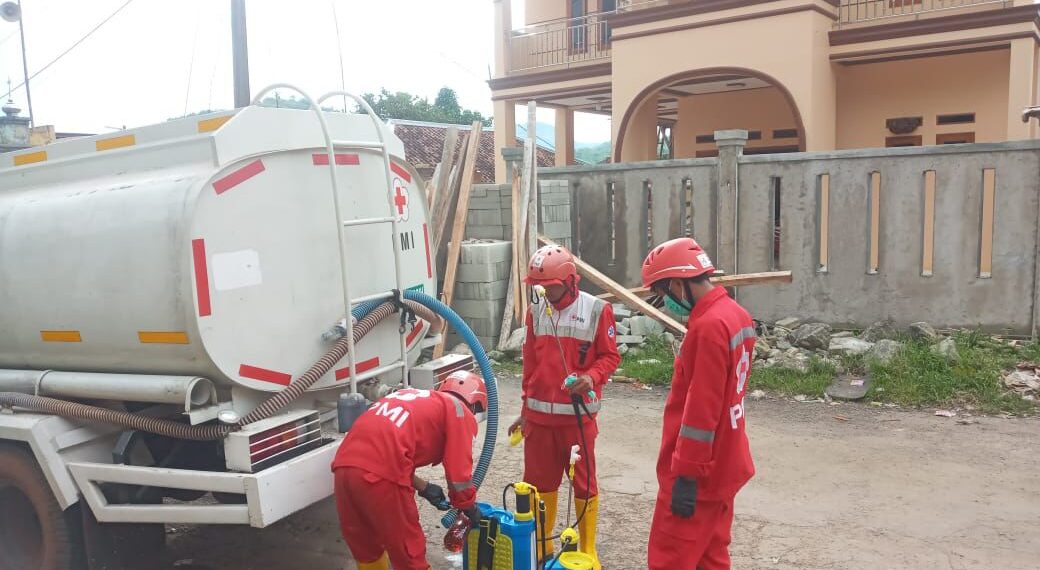 PMI Kabupaten Sukabumi Kirim Bantuan Air Bersih untuk Korban Banjir
