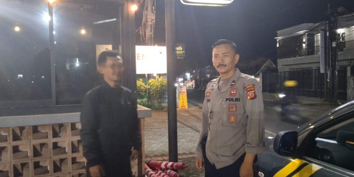 Patroli Malam, Unit Samapta Polsek Cisaat Tekan Kriminalitas dan Gangguan Kamtibmas