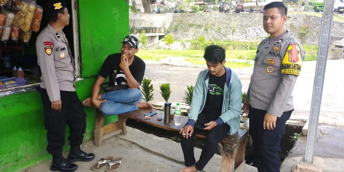 Polsek sukalarang laksanakan giat sambang bersama warga