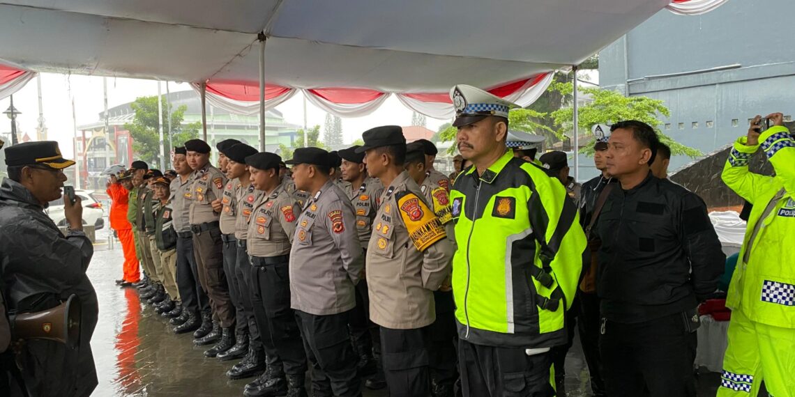 Ratusan Personel Polres Sukabumi Kota Amankan Sidang Pleno Rekapitulasi Perolehan Suara Pilkada Serentak 2024