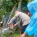 Polsek sukaraja lakukan perbaikan longsor sejak kemarin melanda Desa Sukaraja