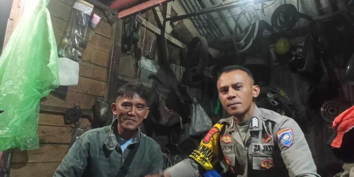 Sambang Malam Hari Sebagai Upaya Bhabinkamtibmas Jaga Kamtibmas Di Wil Lembursitu