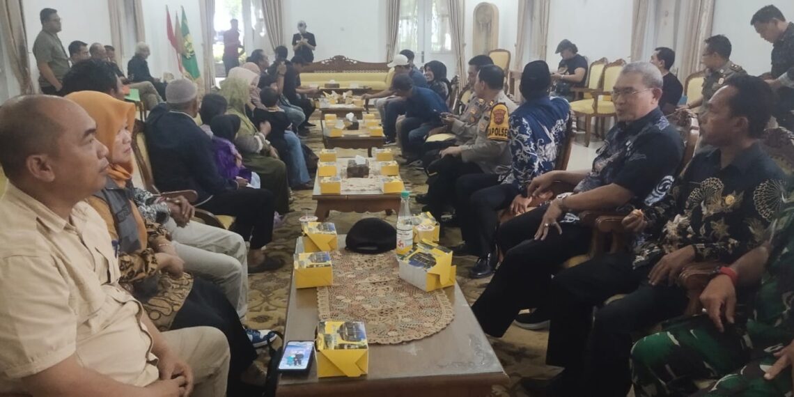 Polsek Kebonpedes Lakukan Pengawalan dan Pengamanan Kepulangan Pekerja