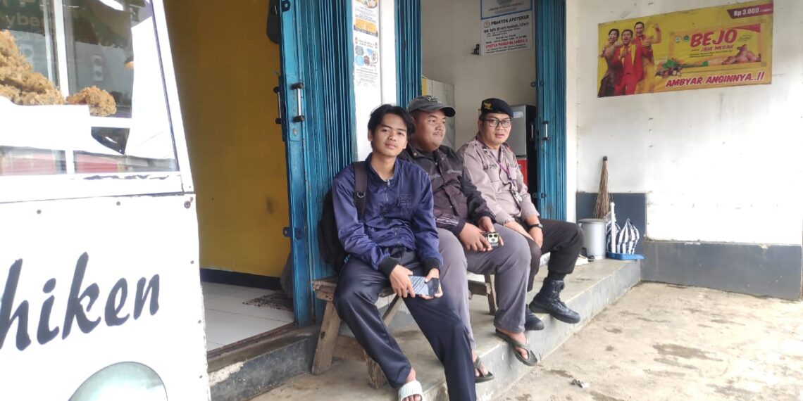 Patroli Polsek Kebonpedes Dialogis Dan Sapa Warga Sampaikan Himbauan Kamtibmas