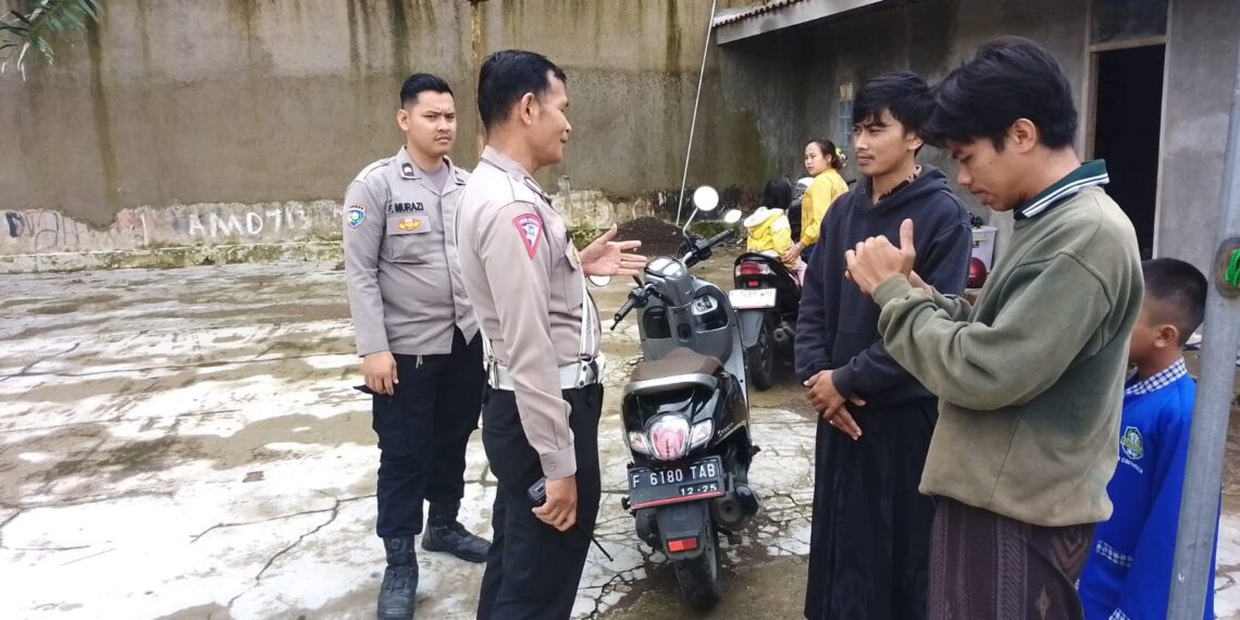 BHABINKAMTIBMAS DESA SEMPLAK SAMPAIKAN PESAN KAMTIBMAS